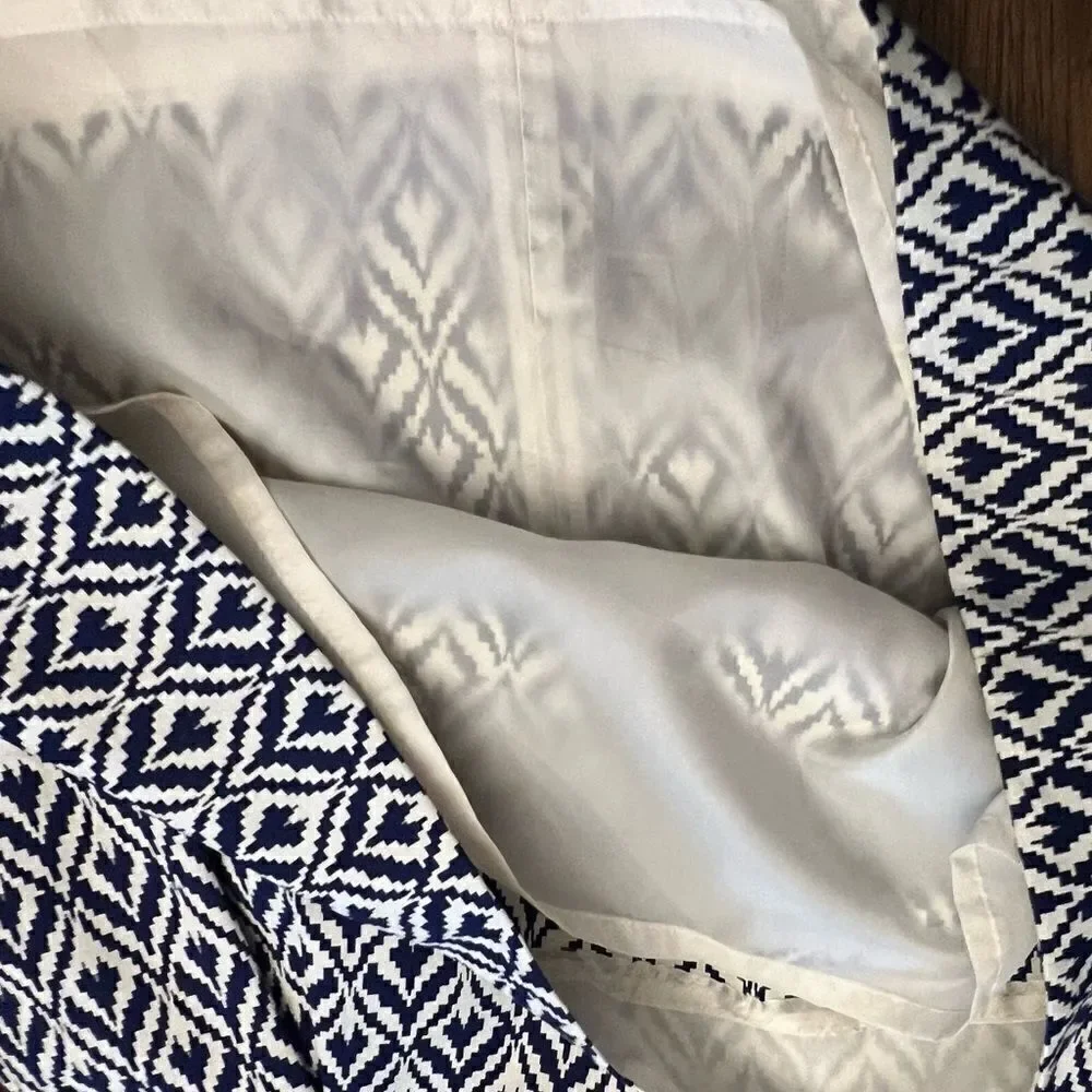 Beautiful J.Crew geometric back zipper skirt. Fully lined. Women’s size 0